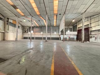 Nau industrial  Carrer de castelló. “trato cortés inmo group presenta una nave en alquiler de 977 m2