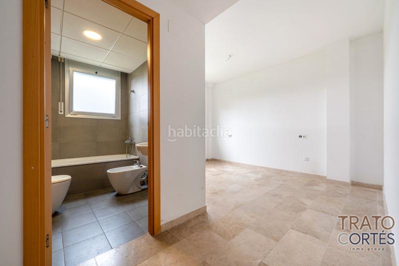 Foto 461a558b-9b3b-48c0-b0d2-7dcf6d02aa43. Piso  con zonas comunes, piscina, pádel y parking incluido en Reus