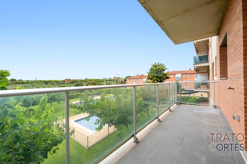 Foto 548fd2b7-156f-4d51-a2fa-733a8920a3d0. Piso  con zonas comunes, piscina, pádel y parking incluido en Reus