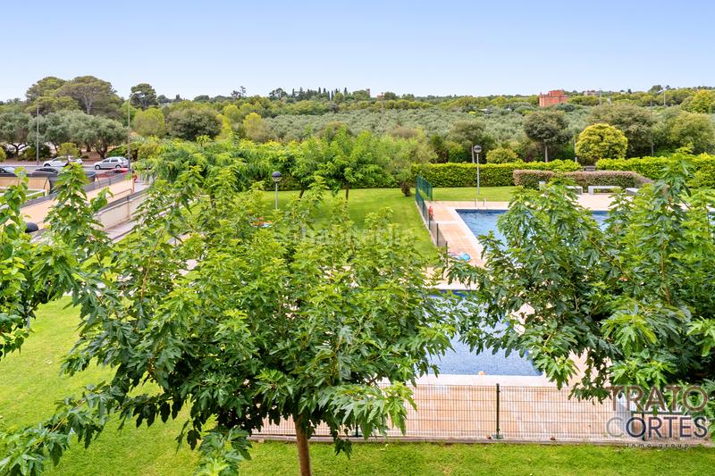 Foto b3e1511f-ae6c-47d2-bc21-fc25531db4e4. Piso  con zonas comunes, piscina, pádel y parking incluido en Reus