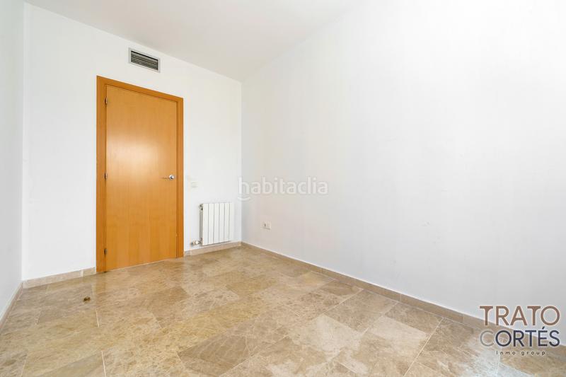 Foto b99aa0d2-5625-4dc4-888d-b10ec03ebd63. Piso  con zonas comunes, piscina, pádel y parking incluido en Reus