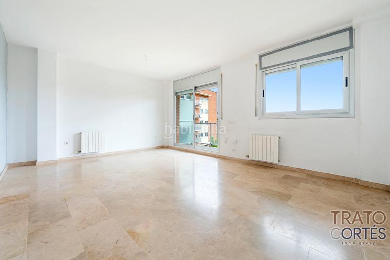 Foto f84384e8-9fde-477a-a39d-a7f6b8427621. Piso  con zonas comunes, piscina, pádel y parking incluido en Reus