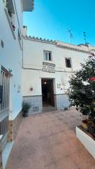 Maison à Plaza san roque 23-1. Se vende casa adosada en torrox. excelente situación.