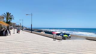 Piso en Avenida garcía peñalver 78. Venta de piso de 1 dormitorio en urb c internacional torrox cost