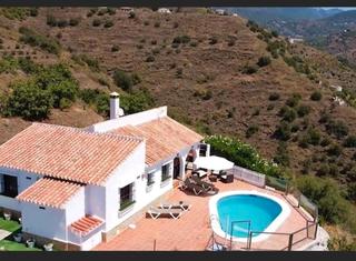 Masia a Avenida de torrox 53. Vendo casa de campo con piscina