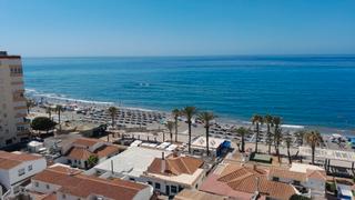 Apartamento en Urbanización las flores 15. Venta piso frontal en torrox costa