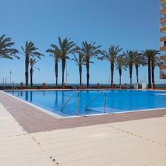 Apartamento  Urbanizacion pueblo nuevo 7. Apartamento en algarrobo costa frente al mar