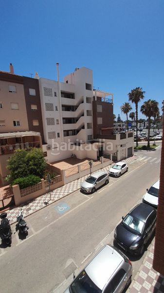 Foto f3b64aac-0993-46b2-aee6-d1628c2e82e6. Casa a calle octavio lópez 19 a Paseo Marítimo de Levante Torre del Mar