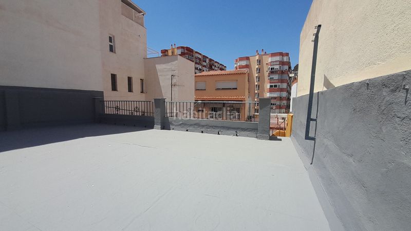 Foto fbab7b6a-13b4-49bb-b605-1e0b1a4e7d15. Casa a calle octavio lópez 19 a Paseo Marítimo de Levante Torre del Mar