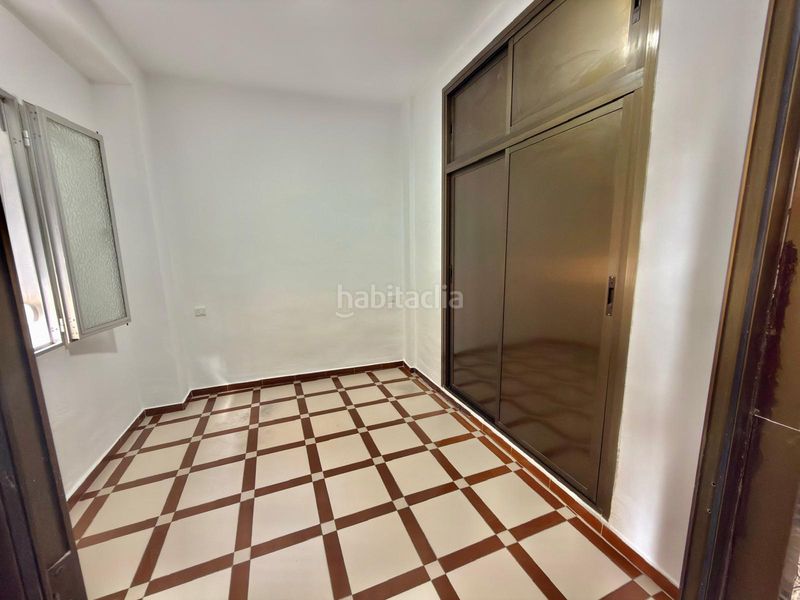 Foto 1ade61ba-ea17-40a2-bec3-7debe8fe57ff. Edificio in calle octavio lópez 19 in Paseo Marítimo de Levante Torre del Mar