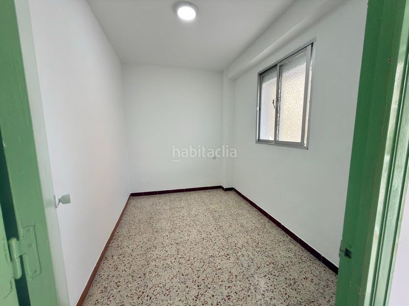 Foto 23ab2d6e-bf87-4a22-a264-3f79f323f93c. Edificio in calle octavio lópez 19 in Paseo Marítimo de Levante Torre del Mar