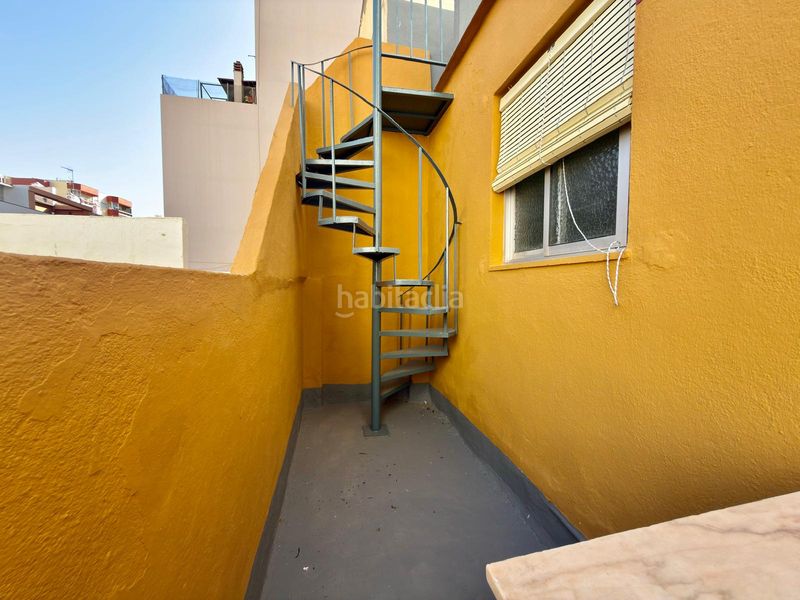 Foto 338cbba0-3cec-446b-8776-9e1a7f55f75f. Edificio in calle octavio lópez 19 in Paseo Marítimo de Levante Torre del Mar