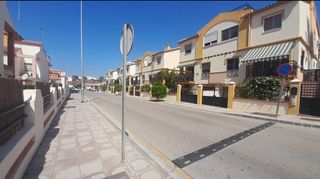 Chalet  Calle amapola 25. Vendo chalet en algarrobo costa
