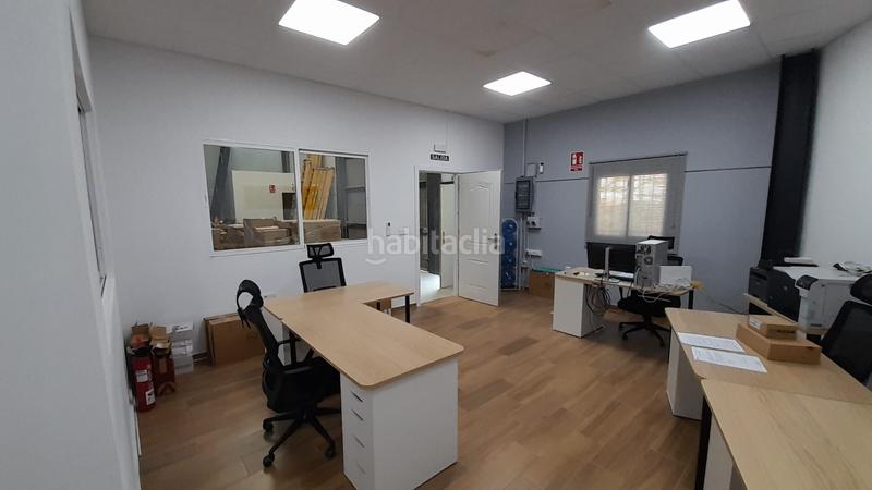 Foto 15bdc7ef-796b-4c04-b9bd-7cbf8f133711. Rent industrial building in calle carpintero 33 in Algarrobo