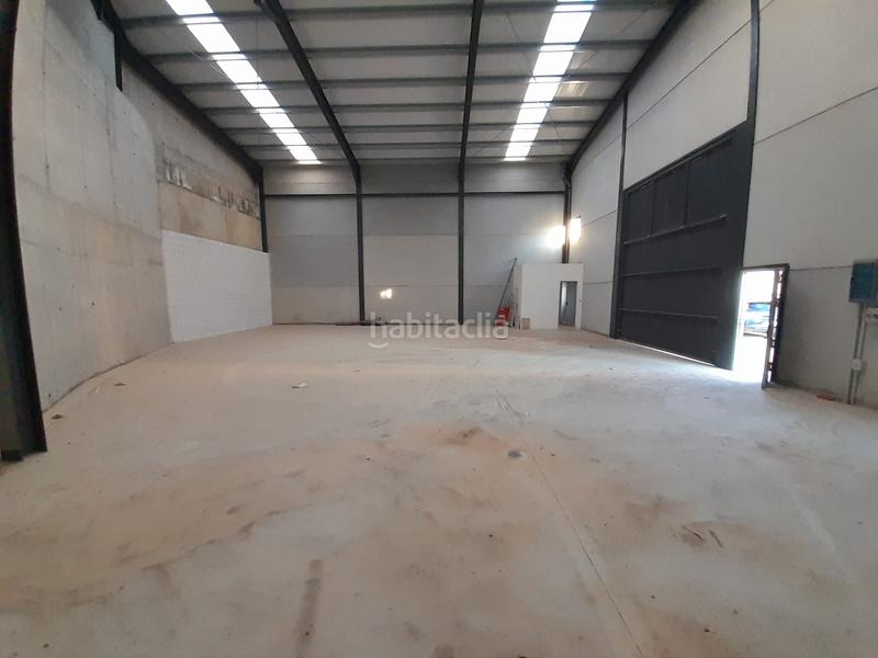 Foto 7e187560-392c-4b30-a0aa-e66c1ee13718. Rent industrial building in calle carpintero 33 in Algarrobo