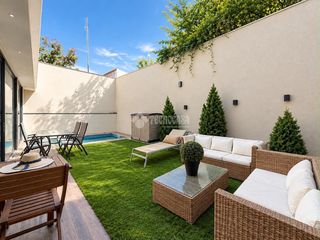 Casa bifamiliare in Montecarmelo. Casa en venta en madrid