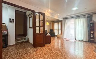 Casa adossada a Carrer cisterna 12. Fantástica casa de tres plantas en el corazón de puzol