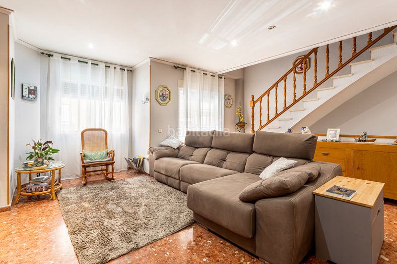 Foto f788231f-208e-4e79-9930-7de1fb117005. Casa adossada a carrer del cid 5 a Zona Alta Puçol