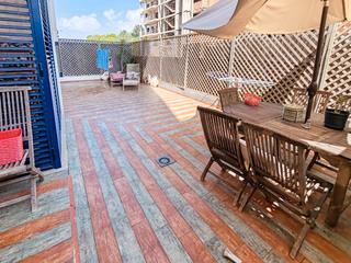 Appartement à Carrer cantarrana 1. Fantástico bajo con amplia terraza en la playa de la pobla de fa