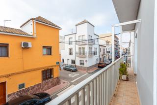 Pis a Carrer germanes martínez 22. Ampli´simo y luminoso piso esquinero de 173m2 en puzol