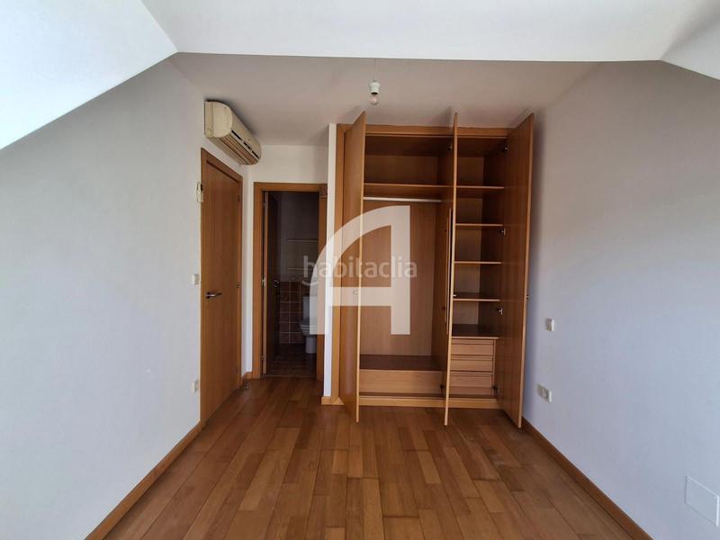 Foto 9bd7d7c0-4615-4fdb-9143-69b39895f39e. Location attique avec chauffage parking dans Bembrive Vigo