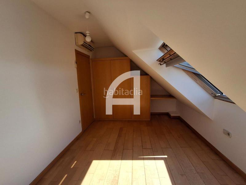 Foto afa93479-a37e-4118-b9cc-03f1aa006908. Location attique avec chauffage parking dans Bembrive Vigo