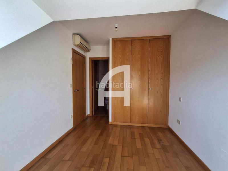 Foto deca51f8-d6b0-4690-b5ea-a00599dc0a22. Location attique avec chauffage parking dans Bembrive Vigo