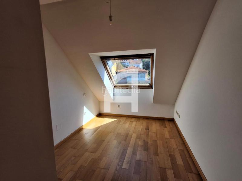 Foto fc2d576b-b6a0-44c7-ab7e-ac7d72d9be2f. Location attique avec chauffage parking dans Bembrive Vigo