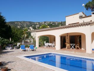 Location Maison  Carrer de figueres. Casa climatizada, con tres habitaciones, piscina y jardin