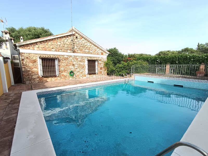 Foto 9b2e0dd1-b2cf-4e13-bd8a-d6d4c867329e. Xalet amb xemeneia calefacció aparcament piscina a Palma del Río