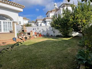 Chalet à Los Gallos. Chalet urbano en las palomas , chiclana de la frontera,.