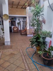 Casa  Calle ancha. Casa de 117 m  mas  dos patios  muy grandes calle ancha chiclana