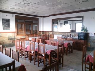 Local commercial à Los Gallos. Bar restaurante de 600 m 3 viviendas y parcela de 5.100