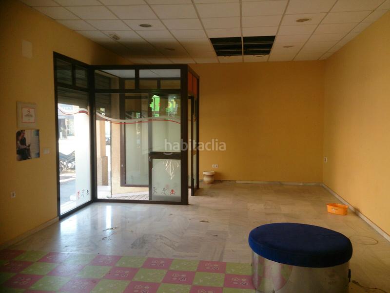 Foto d1a50d00-0f19-4fa8-8bb3-358581edddbf. Alquiler local comercial alquilo dos locales independientemente uno del otro. en Chiclana de la Frontera