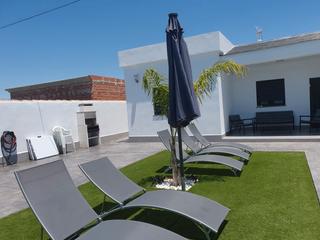 Chalet  Calle de la cepa. Chalet tipo diseño con piscina , 3 dormitorios , alquiler y vent