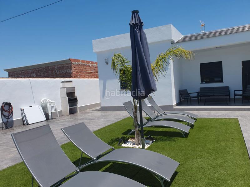 Foto a6e99518-5765-4726-82d2-96b7b1330e8c. Chalet  tipo diseño con piscina , 3 dormitorios , alquiler y venta en Chiclana de la Frontera