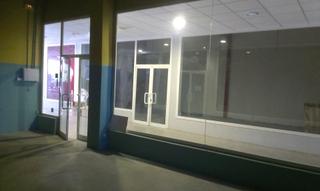 Location Local commercial  Calle la plaza. Local comercial en centro playa , planta baja.