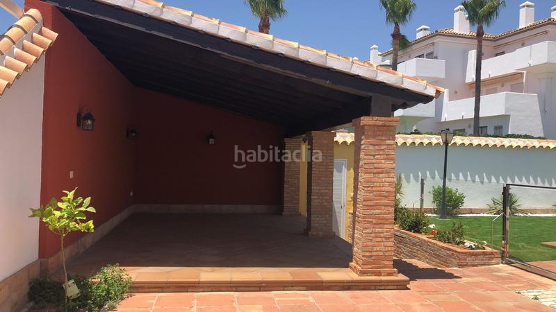 Foto 03b1c2d9-72ed-4bbe-93b5-07cdb7d5ebc0. Chalet con camino parcheggio piscina in La Barrosa Chiclana de la Frontera