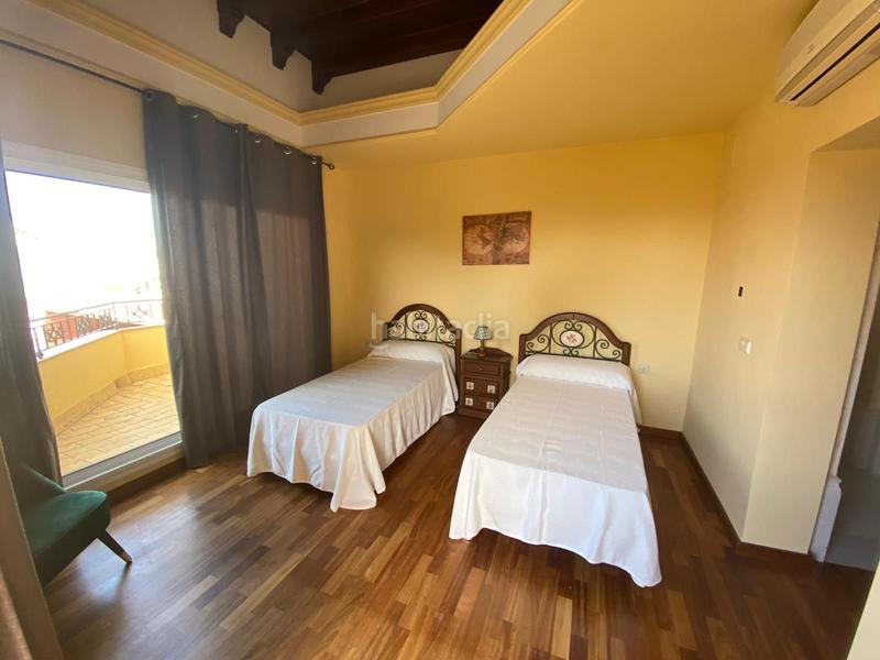 Foto 551eefbe-2c6f-4fc2-976c-ed1d830f67cd. Chalet con camino parcheggio piscina in La Barrosa Chiclana de la Frontera