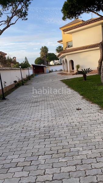 Foto 852fab73-b079-4774-bc8f-3e1ecbb49372. Chalet con camino parcheggio piscina in La Barrosa Chiclana de la Frontera