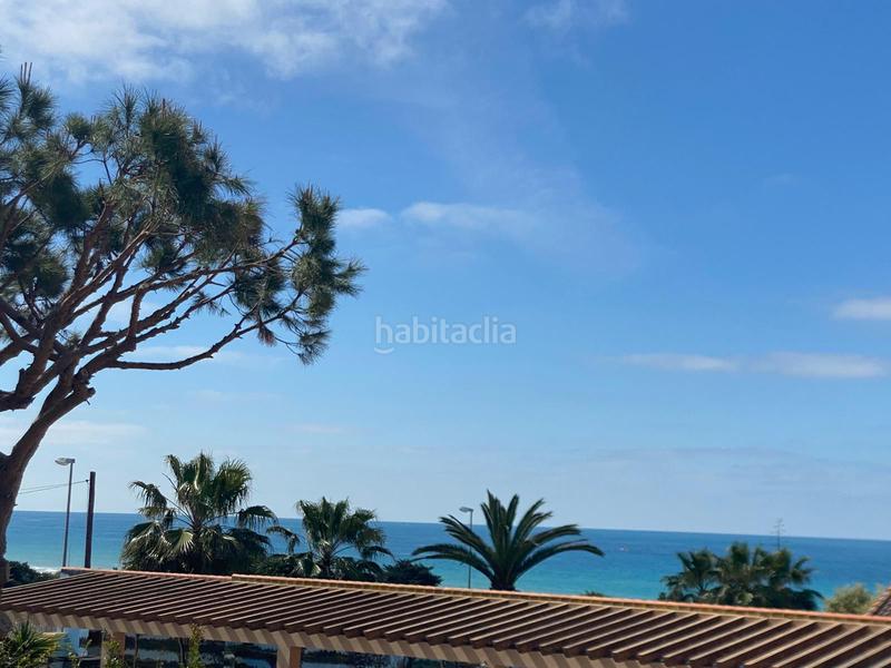 Foto c6e41b05-7c38-4b61-ab9f-aeffb0206008. Chalet con camino parcheggio piscina in La Barrosa Chiclana de la Frontera