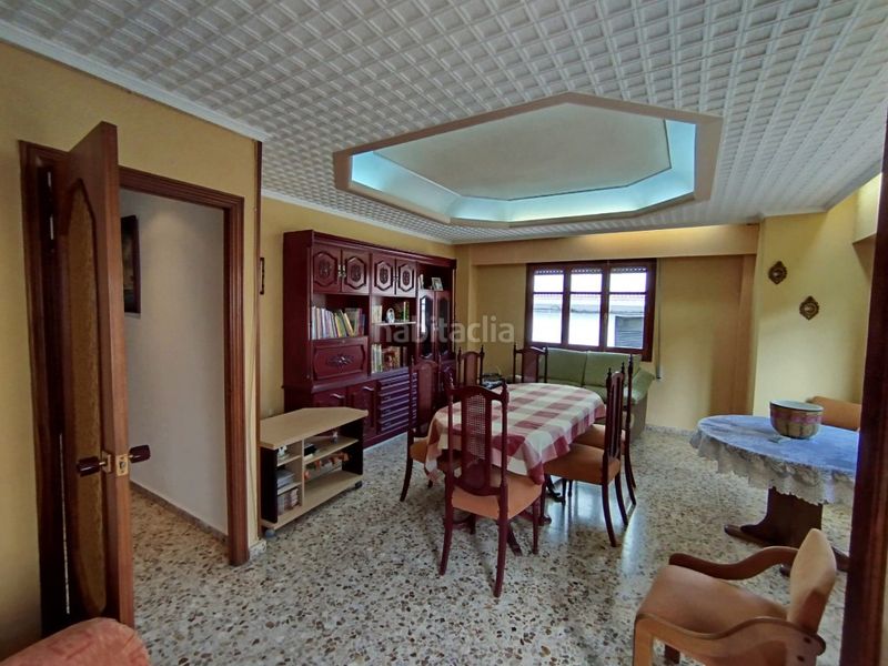 Foto b59380ef-0419-4917-94c0-d333a438f63a. Casa amb aparcament a Albaida