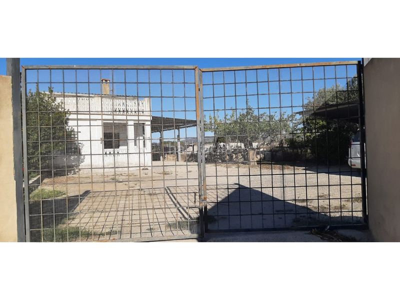 Foto f038bb67-157c-4bd0-a57a-3df7ea812952. Casa amb aparcament a Albaida