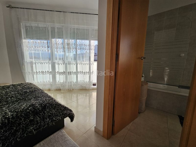 Foto 4a5130fe-3573-4c41-af37-f095f08f5610. Casa adossada amb aparcament a Beniflá