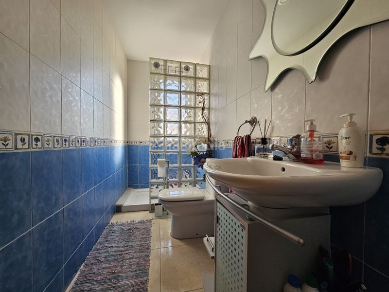 Foto 6691f949-4a65-4c1f-9c84-ff39ed119ed2. Casa adossada amb aparcament a Beniflá