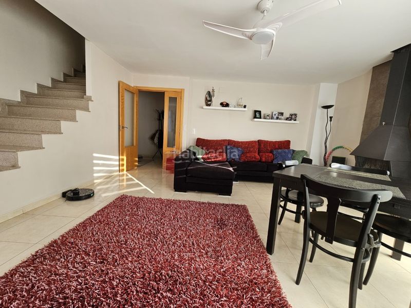 Foto f7974474-37a0-44c8-9aa0-28428fdb1113. Casa adossada amb aparcament a Beniflá