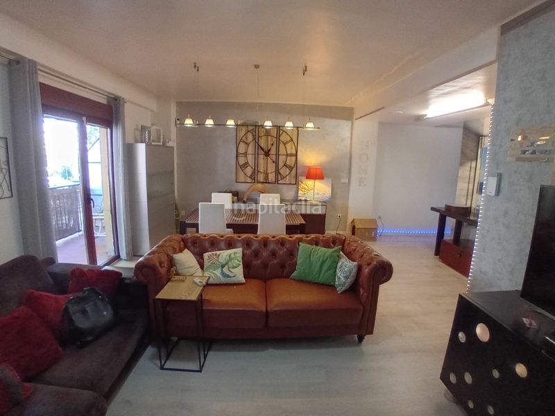 Foto 214c8202-5a8b-45f0-b858-a3a5b4f62dcb. Pis a Oliva pueblo Oliva