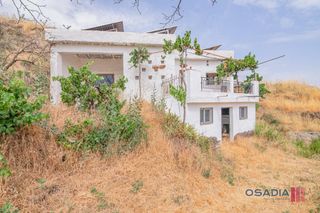 Mas à Barrio de la Vega. Finca rústica en pueblo de monachil