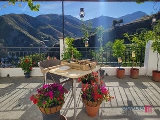 Mas à Barrio de la Vega. Finca rústica en pueblo de monachil