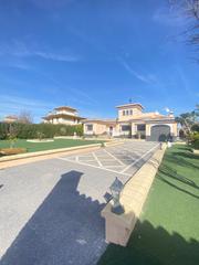 Xalet  N/a. Chalet recién reformado, ideal para familia con niños